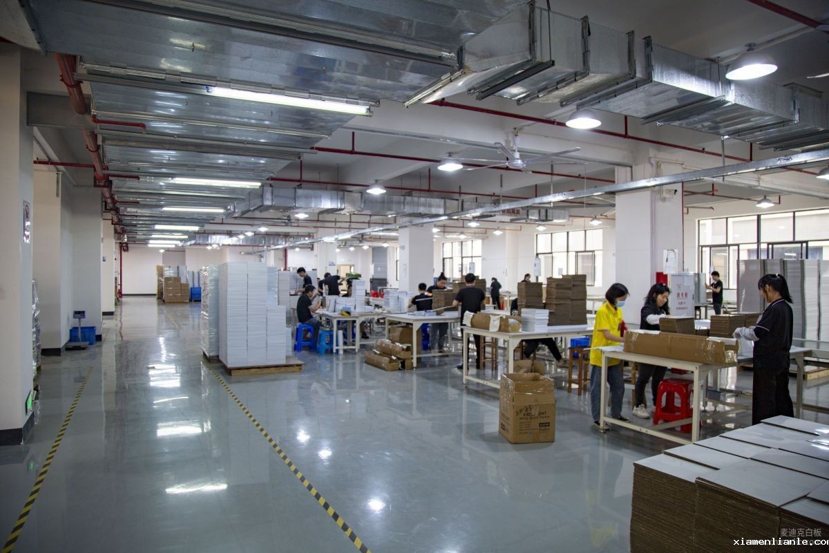 白板代工厂车间